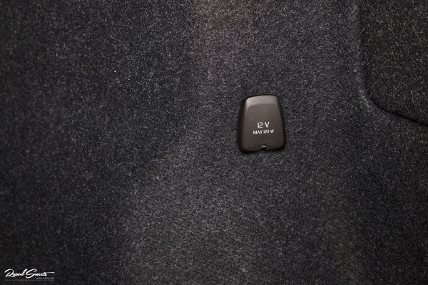 Volvo XC40 1.5 T5 Recharge R-Design | Adaptieve cruise | Panorama dak | Harman Kardon | Zwenkbare trekhaak | Volvo XC40 1.5 T5 Recharge R-Design | Adaptieve cruise | Panorama dak | Harman Kardon | Zwenkbare trekhaak |