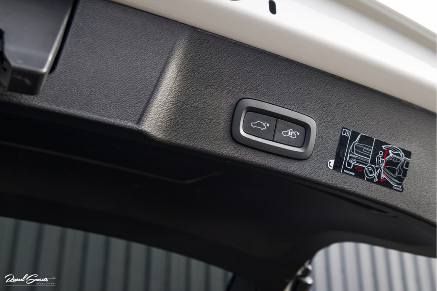 Volvo XC40 1.5 T5 Recharge R-Design | Adaptieve cruise | Panorama dak | Harman Kardon | Zwenkbare trekhaak | Volvo XC40 1.5 T5 Recharge R-Design | Adaptieve cruise | Panorama dak | Harman Kardon | Zwenkbare trekhaak |