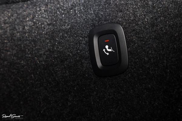 Volvo XC40 1.5 T5 Recharge R-Design | Adaptieve cruise | Panorama dak | Harman Kardon | Zwenkbare trekhaak | Volvo XC40 1.5 T5 Recharge R-Design | Adaptieve cruise | Panorama dak | Harman Kardon | Zwenkbare trekhaak |