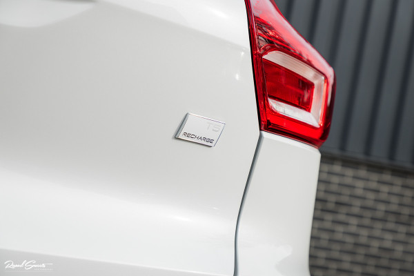 Volvo XC40 1.5 T5 Recharge R-Design | Adaptieve cruise | Panorama dak | Harman Kardon | Zwenkbare trekhaak | Volvo XC40 1.5 T5 Recharge R-Design | Adaptieve cruise | Panorama dak | Harman Kardon | Zwenkbare trekhaak |