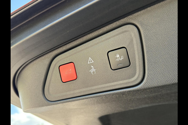 Peugeot 3008 1.2 PureTech GT Line | ZUID | 130pk | Trekhaak | Achteruitrijcamera | 18 inch | Navigatie | Virtuele Cockpit Peugeot 3008 1.2 PureTech GT Line | ZUID | 130pk | Trekhaak | Achteruitrijcamera | 18 inch | Navigatie | Virtuele Cockpit