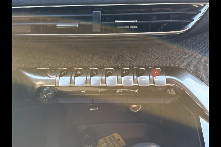 Peugeot 3008 1.2 PureTech GT Line | ZUID | 130pk | Trekhaak | Achteruitrijcamera | 18 inch | Navigatie | Virtuele Cockpit Peugeot 3008 1.2 PureTech GT Line | ZUID | 130pk | Trekhaak | Achteruitrijcamera | 18 inch | Navigatie | Virtuele Cockpit