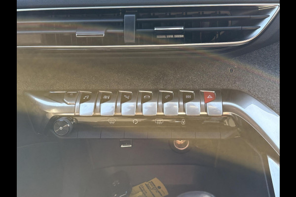 Peugeot 3008 1.2 PureTech GT Line | ZUID | 130pk | Trekhaak | Achteruitrijcamera | 18 inch | Navigatie | Virtuele Cockpit Peugeot 3008 1.2 PureTech GT Line | ZUID | 130pk | Trekhaak | Achteruitrijcamera | 18 inch | Navigatie | Virtuele Cockpit