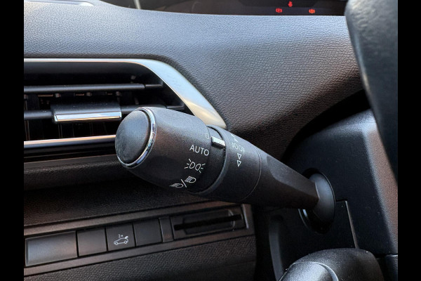 Peugeot 3008 1.2 PureTech GT Line | ZUID | 130pk | Trekhaak | Achteruitrijcamera | 18 inch | Navigatie | Virtuele Cockpit Peugeot 3008 1.2 PureTech GT Line | ZUID | 130pk | Trekhaak | Achteruitrijcamera | 18 inch | Navigatie | Virtuele Cockpit