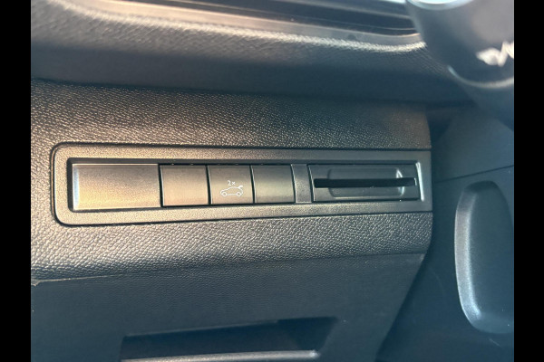 Peugeot 3008 1.2 PureTech GT Line | ZUID | 130pk | Trekhaak | Achteruitrijcamera | 18 inch | Navigatie | Virtuele Cockpit Peugeot 3008 1.2 PureTech GT Line | ZUID | 130pk | Trekhaak | Achteruitrijcamera | 18 inch | Navigatie | Virtuele Cockpit