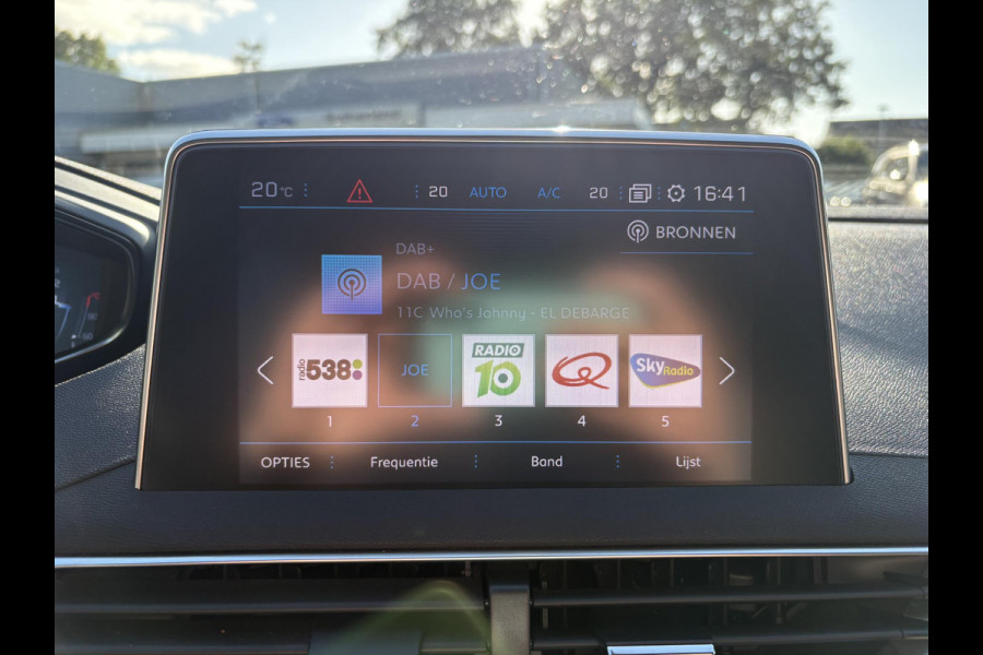 Peugeot 3008 1.2 PureTech GT Line | ZUID | 130pk | Trekhaak | Achteruitrijcamera | 18 inch | Navigatie | Virtuele Cockpit Peugeot 3008 1.2 PureTech GT Line | ZUID | 130pk | Trekhaak | Achteruitrijcamera | 18 inch | Navigatie | Virtuele Cockpit