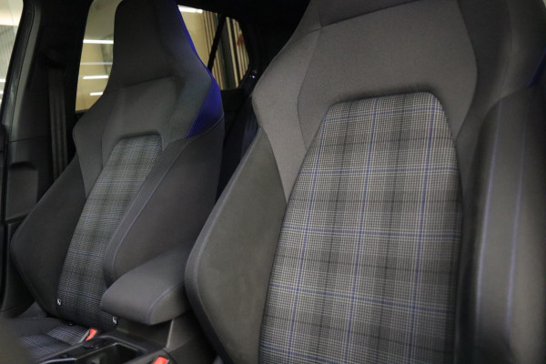 Volkswagen Golf 1.4 eHybrid GTE /PANO/IQLIGHT/CAM/CARPLAY/ACC/LANE ASSIST/VOL