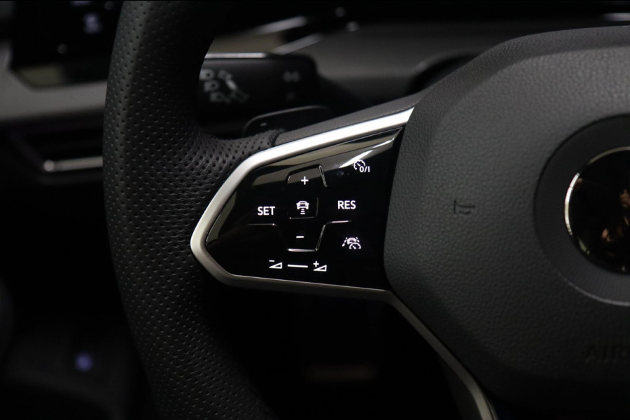 Volkswagen Golf 1.4 eHybrid GTE /PANO/IQLIGHT/CAM/CARPLAY/ACC/LANE ASSIST/VOL