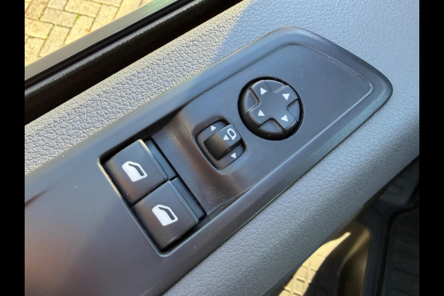 Peugeot Expert 231L 2.0 BlueHDI automaat 180pk Premium Pack, CarPlay, Xenon Peugeot Expert 231L 2.0 BlueHDI automaat 180pk Premium Pack, CarPlay, Xenon