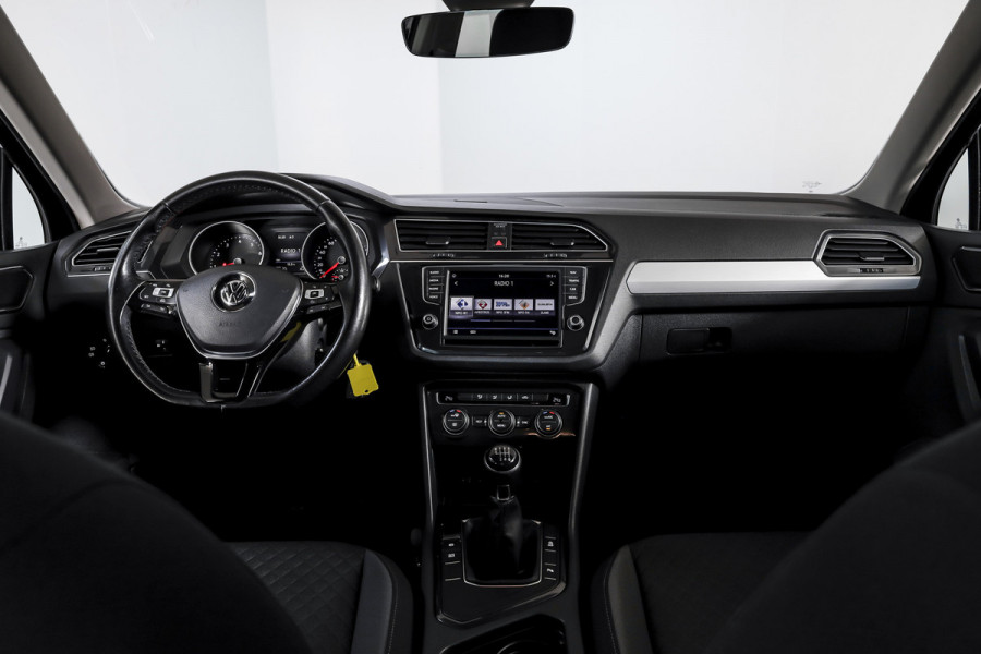 Volkswagen Tiguan 1.4 TSI Comfortline 125 PK | Elek. Trekhaak | Cruise | PDC | NAV | ECC | LM 20" | Volkswagen Tiguan 1.4 TSI Comfortline 125 PK | Elek. Trekhaak | Cruise | PDC | NAV | ECC | LM 20" |