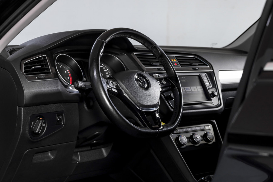 Volkswagen Tiguan 1.4 TSI Comfortline 125 PK | Elek. Trekhaak | Cruise | PDC | NAV | ECC | LM 20" | Volkswagen Tiguan 1.4 TSI Comfortline 125 PK | Elek. Trekhaak | Cruise | PDC | NAV | ECC | LM 20" |