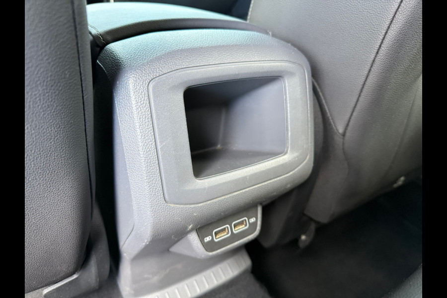 Volkswagen T-Cross 1.0 TSI 116pk Style R Line - Automaat - Navi - Winterpakket - Parkeerhulp Volkswagen T-Cross 1.0 TSI 116pk Style R Line - Automaat - Navi - Winterpakket - Parkeerhulp