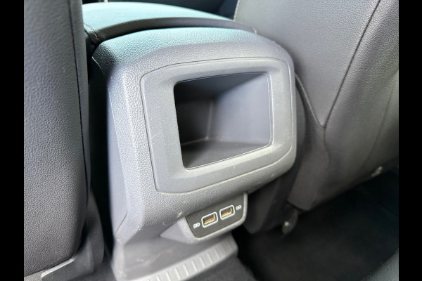 Volkswagen T-Cross 1.0 TSI 116pk Style R Line - Automaat - Navi - Winterpakket - Parkeerhulp Volkswagen T-Cross 1.0 TSI 116pk Style R Line - Automaat - Navi - Winterpakket - Parkeerhulp