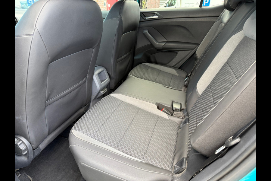 Volkswagen T-Cross 1.0 TSI 116pk Style R Line - Automaat - Navi - Winterpakket - Parkeerhulp Volkswagen T-Cross 1.0 TSI 116pk Style R Line - Automaat - Navi - Winterpakket - Parkeerhulp