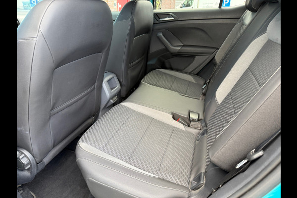 Volkswagen T-Cross 1.0 TSI 116pk Style R Line - Automaat - Navi - Winterpakket - Parkeerhulp Volkswagen T-Cross 1.0 TSI 116pk Style R Line - Automaat - Navi - Winterpakket - Parkeerhulp