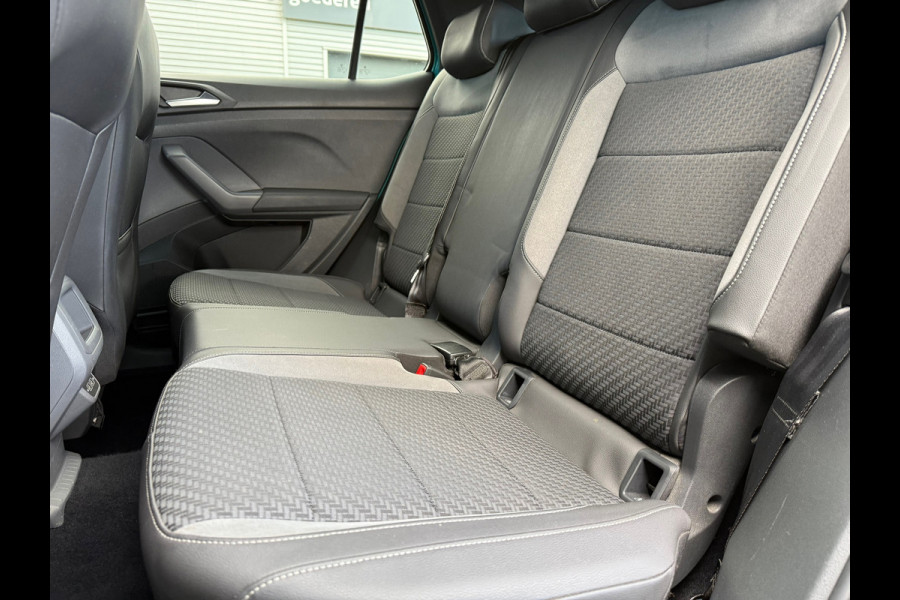 Volkswagen T-Cross 1.0 TSI 116pk Style R Line - Automaat - Navi - Winterpakket - Parkeerhulp Volkswagen T-Cross 1.0 TSI 116pk Style R Line - Automaat - Navi - Winterpakket - Parkeerhulp