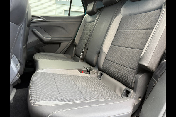 Volkswagen T-Cross 1.0 TSI 116pk Style R Line - Automaat - Navi - Winterpakket - Parkeerhulp Volkswagen T-Cross 1.0 TSI 116pk Style R Line - Automaat - Navi - Winterpakket - Parkeerhulp