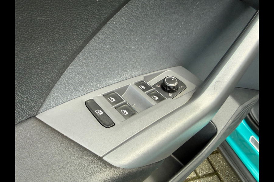 Volkswagen T-Cross 1.0 TSI 116pk Style R Line - Automaat - Navi - Winterpakket - Parkeerhulp Volkswagen T-Cross 1.0 TSI 116pk Style R Line - Automaat - Navi - Winterpakket - Parkeerhulp