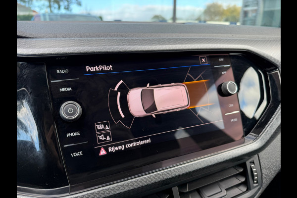 Volkswagen T-Cross 1.0 TSI 116pk Style R Line - Automaat - Navi - Winterpakket - Parkeerhulp Volkswagen T-Cross 1.0 TSI 116pk Style R Line - Automaat - Navi - Winterpakket - Parkeerhulp