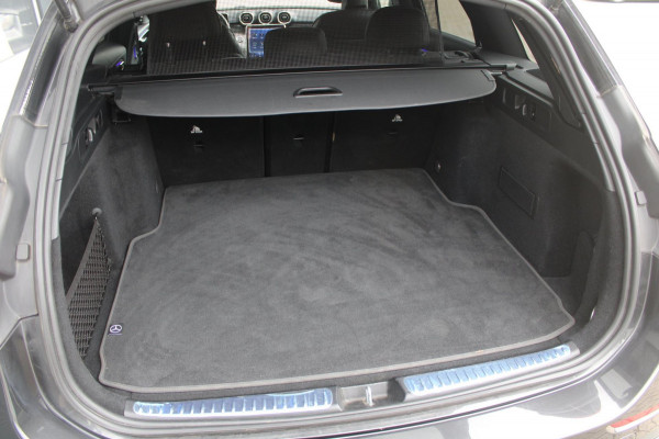 Mercedes-Benz C-Klasse Estate 200 AMG Line Night | Sfeer | Camera | Fender | Elek. Trekhaak Mercedes-Benz C-Klasse Estate 200 AMG Line Night | Sfeer | Camera | Fender | Elek. Trekhaak