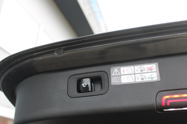 Mercedes-Benz C-Klasse Estate 200 AMG Line Night | Sfeer | Camera | Fender | Elek. Trekhaak Mercedes-Benz C-Klasse Estate 200 AMG Line Night | Sfeer | Camera | Fender | Elek. Trekhaak