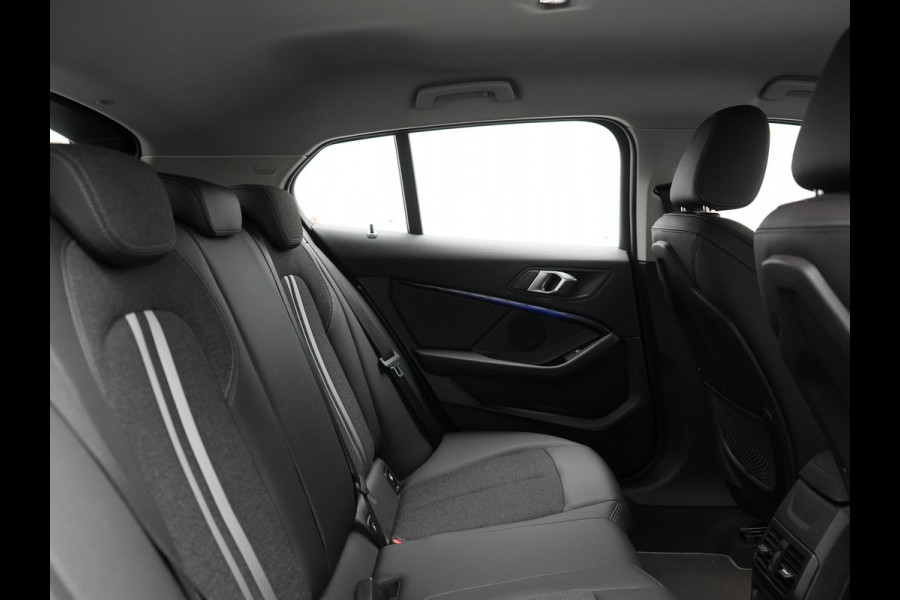 BMW 1-serie 118i Sportline 141pk Dealer O.H | Apple Carplay | Cruise Control | Virtual | Navigatie | LED Koplampen | Sfeerverlichting | DAB | 17"L.M | BMW 1-serie 118i Sportline 141pk Dealer O.H | Apple Carplay | Cruise Control | Virtual | Navigatie | LED Koplampen | Sfeerverlichting | DAB | 17"L.M |