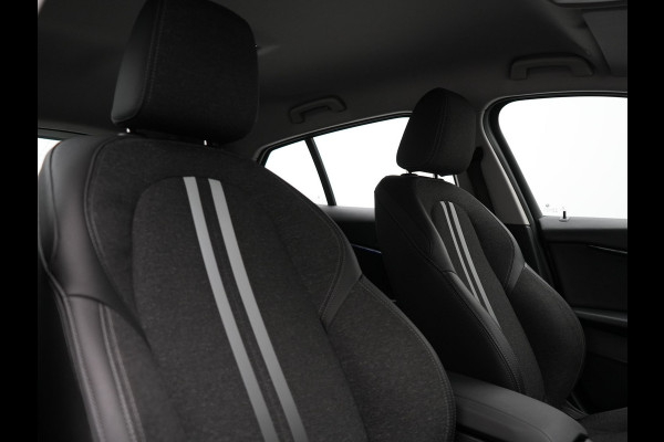 BMW 1-serie 118i Sportline 141pk Dealer O.H | Apple Carplay | Cruise Control | Virtual | Navigatie | LED Koplampen | Sfeerverlichting | DAB | 17"L.M | BMW 1-serie 118i Sportline 141pk Dealer O.H | Apple Carplay | Cruise Control | Virtual | Navigatie | LED Koplampen | Sfeerverlichting | DAB | 17"L.M |