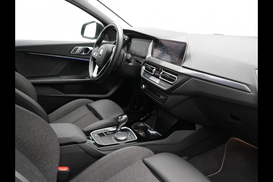BMW 1-serie 118i Sportline 141pk Dealer O.H | Apple Carplay | Cruise Control | Virtual | Navigatie | LED Koplampen | Sfeerverlichting | DAB | 17"L.M | BMW 1-serie 118i Sportline 141pk Dealer O.H | Apple Carplay | Cruise Control | Virtual | Navigatie | LED Koplampen | Sfeerverlichting | DAB | 17"L.M |