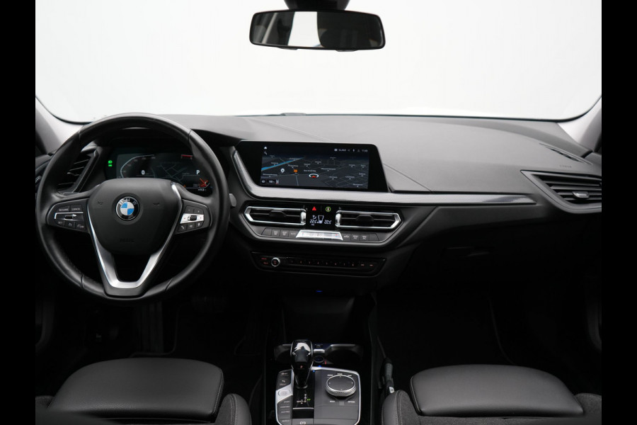 BMW 1-serie 118i Sportline 141pk Dealer O.H | Apple Carplay | Cruise Control | Virtual | Navigatie | LED Koplampen | Sfeerverlichting | DAB | 17"L.M | BMW 1-serie 118i Sportline 141pk Dealer O.H | Apple Carplay | Cruise Control | Virtual | Navigatie | LED Koplampen | Sfeerverlichting | DAB | 17"L.M |