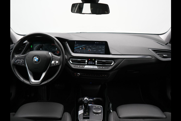 BMW 1-serie 118i Sportline 141pk Dealer O.H | Apple Carplay | Cruise Control | Virtual | Navigatie | LED Koplampen | Sfeerverlichting | DAB | 17"L.M | BMW 1-serie 118i Sportline 141pk Dealer O.H | Apple Carplay | Cruise Control | Virtual | Navigatie | LED Koplampen | Sfeerverlichting | DAB | 17"L.M |