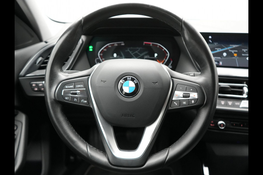 BMW 1-serie 118i Sportline 141pk Dealer O.H | Apple Carplay | Cruise Control | Virtual | Navigatie | LED Koplampen | Sfeerverlichting | DAB | 17"L.M | BMW 1-serie 118i Sportline 141pk Dealer O.H | Apple Carplay | Cruise Control | Virtual | Navigatie | LED Koplampen | Sfeerverlichting | DAB | 17"L.M |