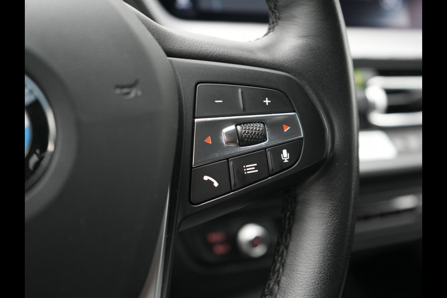 BMW 1-serie 118i Sportline 141pk Dealer O.H | Apple Carplay | Cruise Control | Virtual | Navigatie | LED Koplampen | Sfeerverlichting | DAB | 17"L.M | BMW 1-serie 118i Sportline 141pk Dealer O.H | Apple Carplay | Cruise Control | Virtual | Navigatie | LED Koplampen | Sfeerverlichting | DAB | 17"L.M |