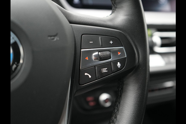 BMW 1-serie 118i Sportline 141pk Dealer O.H | Apple Carplay | Cruise Control | Virtual | Navigatie | LED Koplampen | Sfeerverlichting | DAB | 17"L.M | BMW 1-serie 118i Sportline 141pk Dealer O.H | Apple Carplay | Cruise Control | Virtual | Navigatie | LED Koplampen | Sfeerverlichting | DAB | 17"L.M |