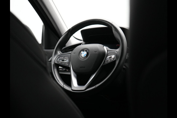 BMW 1-serie 118i Sportline 141pk Dealer O.H | Apple Carplay | Cruise Control | Virtual | Navigatie | LED Koplampen | Sfeerverlichting | DAB | 17"L.M | BMW 1-serie 118i Sportline 141pk Dealer O.H | Apple Carplay | Cruise Control | Virtual | Navigatie | LED Koplampen | Sfeerverlichting | DAB | 17"L.M |