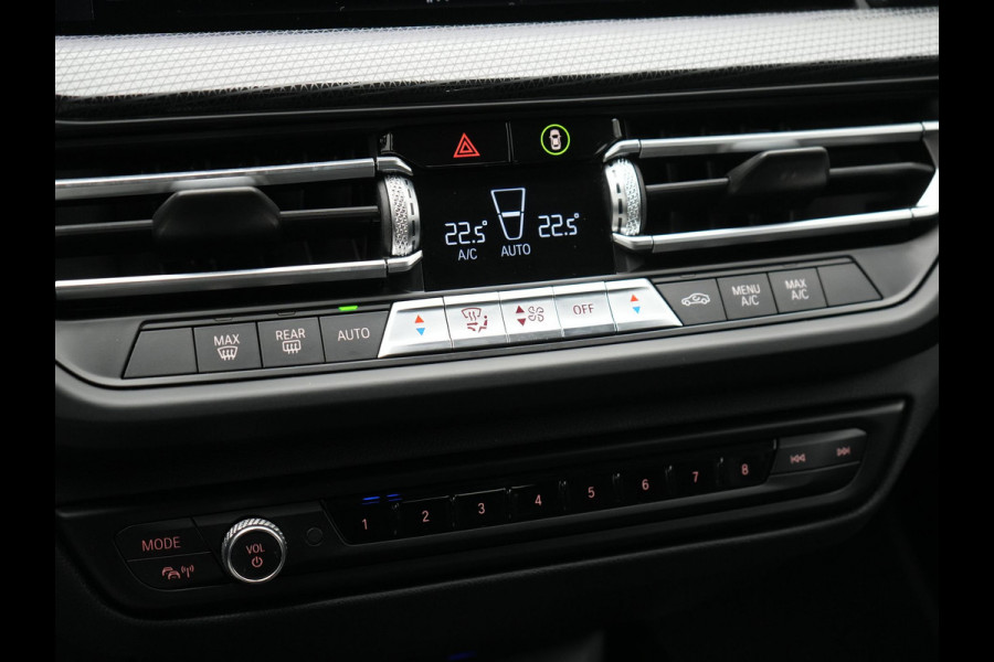 BMW 1-serie 118i Sportline 141pk Dealer O.H | Apple Carplay | Cruise Control | Virtual | Navigatie | LED Koplampen | Sfeerverlichting | DAB | 17"L.M | BMW 1-serie 118i Sportline 141pk Dealer O.H | Apple Carplay | Cruise Control | Virtual | Navigatie | LED Koplampen | Sfeerverlichting | DAB | 17"L.M |
