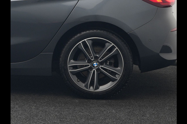 BMW 1-serie 118i Sportline 141pk Dealer O.H | Apple Carplay | Cruise Control | Virtual | Navigatie | LED Koplampen | Sfeerverlichting | DAB | 17"L.M | BMW 1-serie 118i Sportline 141pk Dealer O.H | Apple Carplay | Cruise Control | Virtual | Navigatie | LED Koplampen | Sfeerverlichting | DAB | 17"L.M |