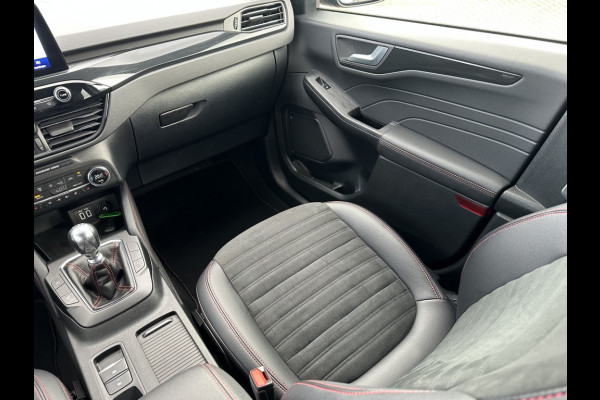 Ford Kuga 1.5 EcoB. ST-Line X WINTERPACK! B&O! Ford Kuga 1.5 EcoB. ST-Line X WINTERPACK! B&O!