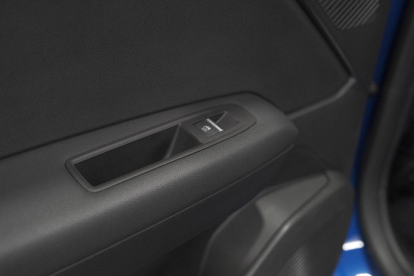 Renault Captur Mild Hybrid 160 EDC Techno | Pack Winter | Camera | Adaptieve Cruise Control | Apple Carplay Renault Captur Mild Hybrid 160 EDC Techno | Pack Winter | Camera | Adaptieve Cruise Control | Apple Carplay