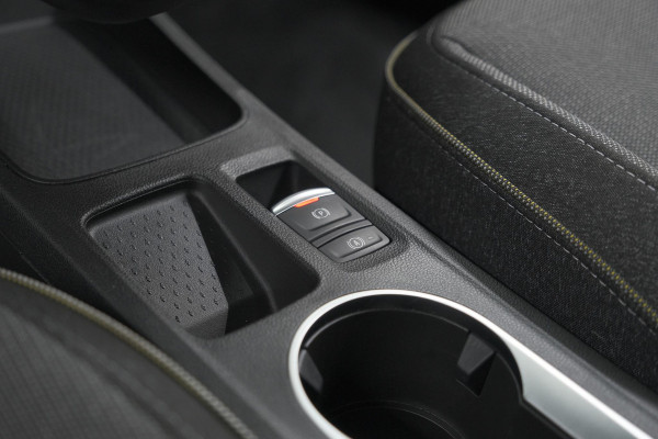 Renault Captur Mild Hybrid 160 EDC Techno | Pack Winter | Camera | Adaptieve Cruise Control | Apple Carplay Renault Captur Mild Hybrid 160 EDC Techno | Pack Winter | Camera | Adaptieve Cruise Control | Apple Carplay