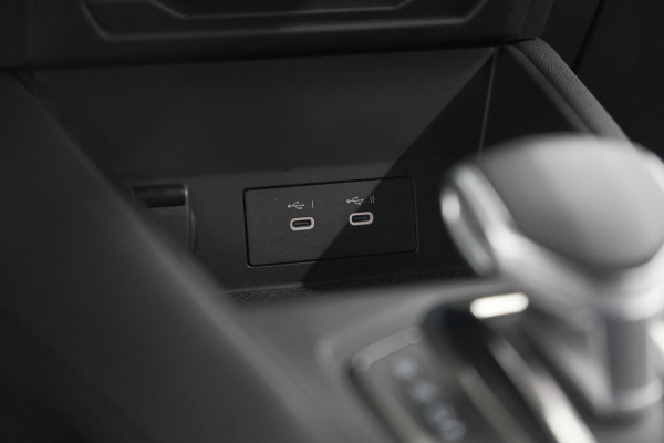 Renault Captur Mild Hybrid 160 EDC Techno | Pack Winter | Camera | Adaptieve Cruise Control | Apple Carplay Renault Captur Mild Hybrid 160 EDC Techno | Pack Winter | Camera | Adaptieve Cruise Control | Apple Carplay