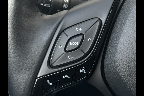 Toyota C-HR 2.0 Hybrid Bi-Tone | Navi | Carplay | Dodehoek | Park Assist | Camera Toyota C-HR 2.0 Hybrid Bi-Tone | Navi | Carplay | Dodehoek | Park Assist | Camera