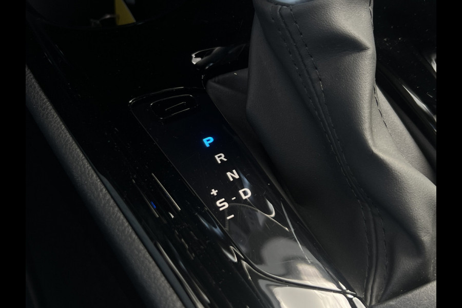 Toyota C-HR 2.0 Hybrid Bi-Tone | Navi | Carplay | Dodehoek | Park Assist | Camera Toyota C-HR 2.0 Hybrid Bi-Tone | Navi | Carplay | Dodehoek | Park Assist | Camera