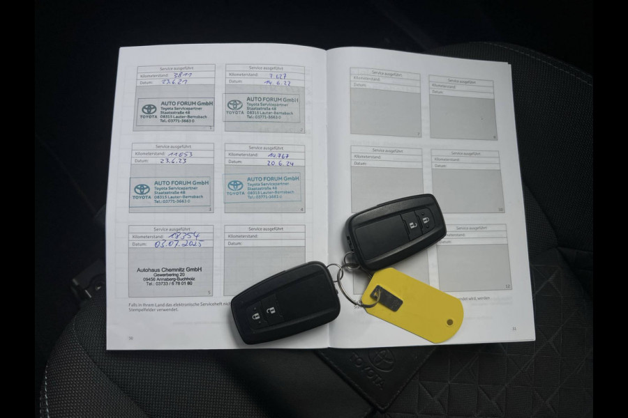 Toyota C-HR 2.0 Hybrid Bi-Tone | Navi | Carplay | Dodehoek | Park Assist | Camera Toyota C-HR 2.0 Hybrid Bi-Tone | Navi | Carplay | Dodehoek | Park Assist | Camera