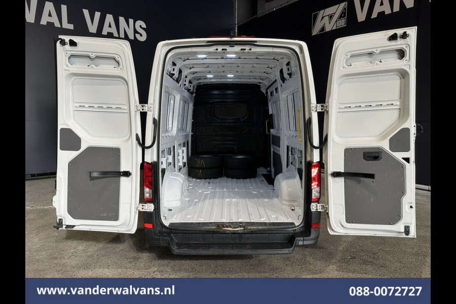 Volkswagen Crafter 2.0 TDI 141pk L3H3 L2H2 Euro6 Airco | Camera | Apple Carplay | Android Auto | Cruisecontrol | Massagestoel Chauffeursstoel Volkswagen Crafter 2.0 TDI 141pk L3H3 L2H2 Euro6 Airco | Camera | Apple Carplay | Android Auto | Cruisecontrol | Massagestoel Chauffeursstoel