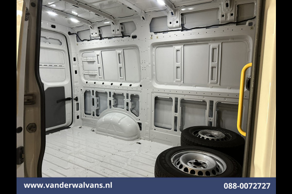 Volkswagen Crafter 2.0 TDI 141pk L3H3 L2H2 Euro6 Airco | Camera | Apple Carplay | Android Auto | Cruisecontrol | Massagestoel Chauffeursstoel Volkswagen Crafter 2.0 TDI 141pk L3H3 L2H2 Euro6 Airco | Camera | Apple Carplay | Android Auto | Cruisecontrol | Massagestoel Chauffeursstoel