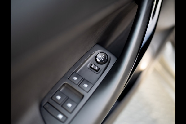 Opel Astra 1.4T 150Pk Innovation | Keyless | Trekhaak afnb. | Apple Carplay | Navi | Prijs Rijklaar!! Opel Astra 1.4T 150Pk Innovation | Keyless | Trekhaak afnb. | Apple Carplay | Navi | Prijs Rijklaar!!