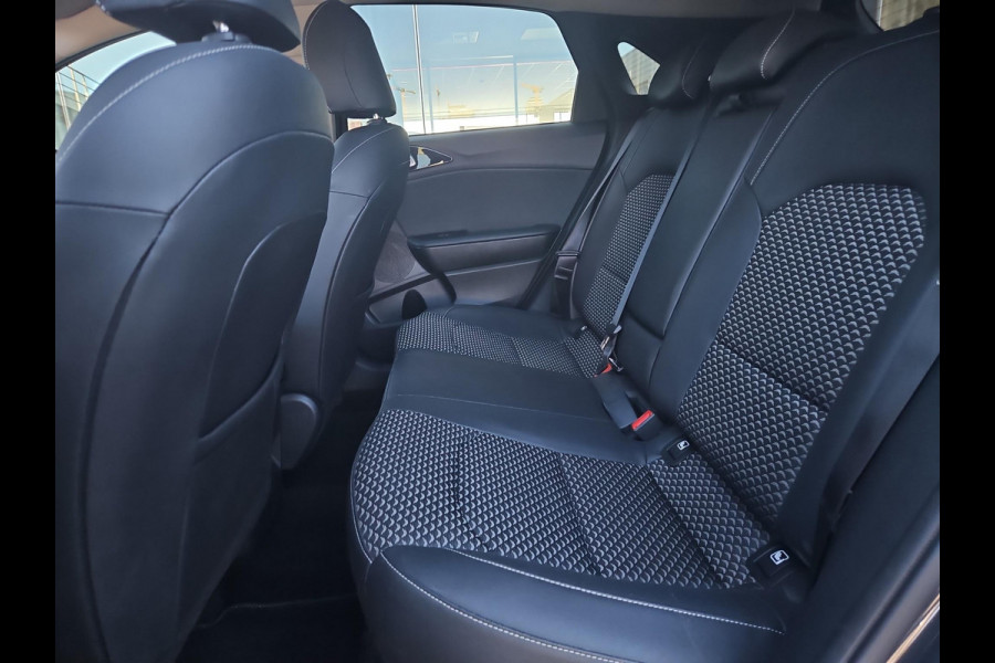 Kia Ceed 1.5 T-GDi DynamicPlusLine | Automaat | Stoel- en Stuurverwarming | Navi | Clima | Carplay/Android auto | Lichtmetalen velgen | LED | Kia Ceed 1.5 T-GDi DynamicPlusLine | Automaat | Stoel- en Stuurverwarming | Navi | Clima | Carplay/Android auto | Lichtmetalen velgen | LED |