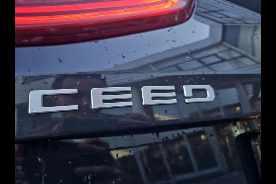 Kia Ceed 1.5 T-GDi DynamicPlusLine | Automaat | Stoel- en Stuurverwarming | Navi | Clima | Carplay/Android auto | Lichtmetalen velgen | LED | Kia Ceed 1.5 T-GDi DynamicPlusLine | Automaat | Stoel- en Stuurverwarming | Navi | Clima | Carplay/Android auto | Lichtmetalen velgen | LED |