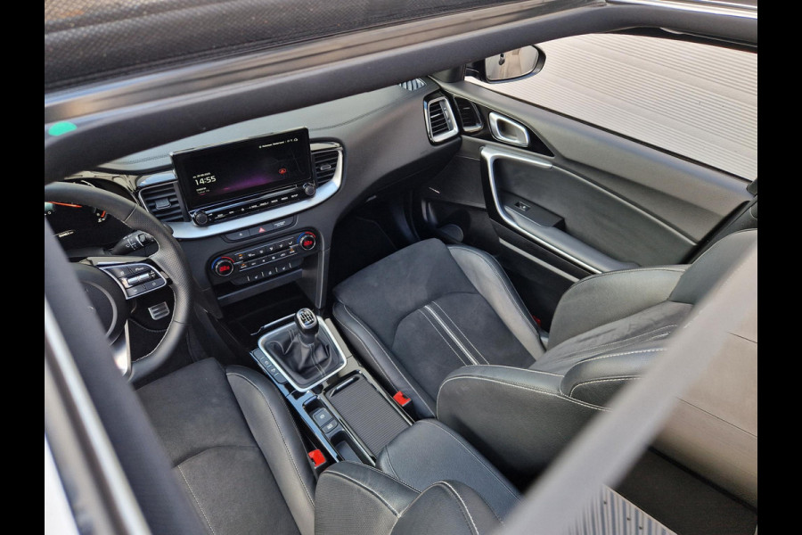 Kia ProCeed 1.0 T-GDI GT-Line | Panoramadak | Leder/Alcantara | Achteruitrijcamera | 17” Velgen | Stuur-/Stoelverwarming | Apple CarPlay/Android Auto | Clima | Key-Less sleutel | Cruise control | LED Kia ProCeed 1.0 T-GDI GT-Line | Panoramadak | Leder/Alcantara | Achteruitrijcamera | 17” Velgen | Stuur-/Stoelverwarming | Apple CarPlay/Android Auto | Clima | Key-Less sleutel | Cruise control | LED