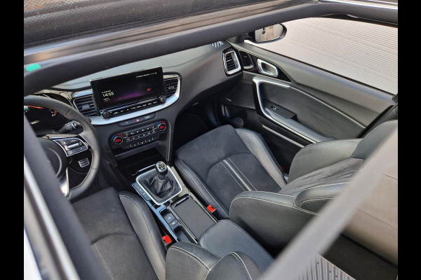 Kia ProCeed 1.0 T-GDI GT-Line | Panoramadak | Leder/Alcantara | Achteruitrijcamera | 17” Velgen | Stuur-/Stoelverwarming | Apple CarPlay/Android Auto | Clima | Key-Less sleutel | Cruise control | LED Kia ProCeed 1.0 T-GDI GT-Line | Panoramadak | Leder/Alcantara | Achteruitrijcamera | 17” Velgen | Stuur-/Stoelverwarming | Apple CarPlay/Android Auto | Clima | Key-Less sleutel | Cruise control | LED